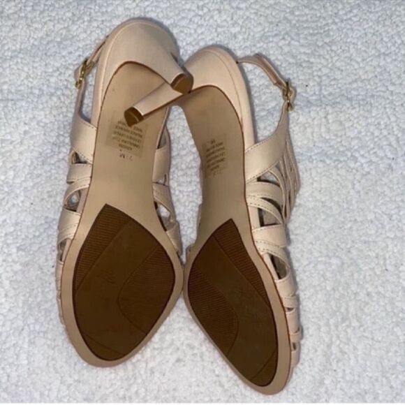 Marc Fisher Cream Leather Sandals (7.5M) - Picture 7 of 9
